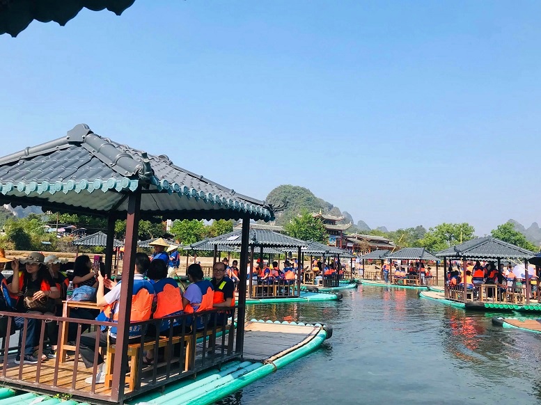 遇龙河多人竹筏