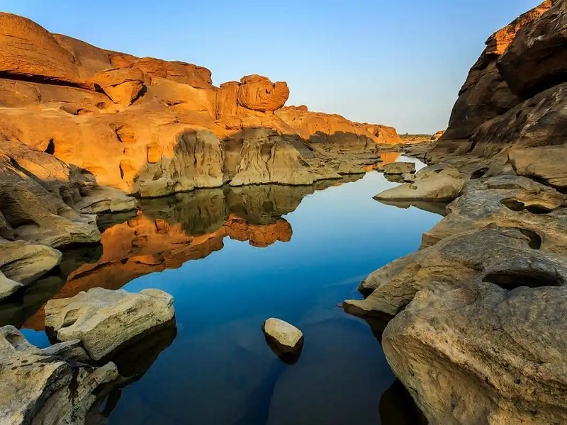 乌伦古湖海上魔鬼城景区